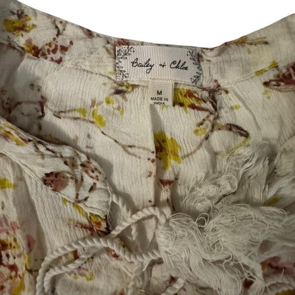Bailey & Chloe Cream Colored Floral Women’s Top w/Flared Arms – M - Picture 2 of 5